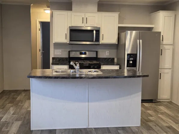 152 Donald Ave #152, Lansing, MI 48906