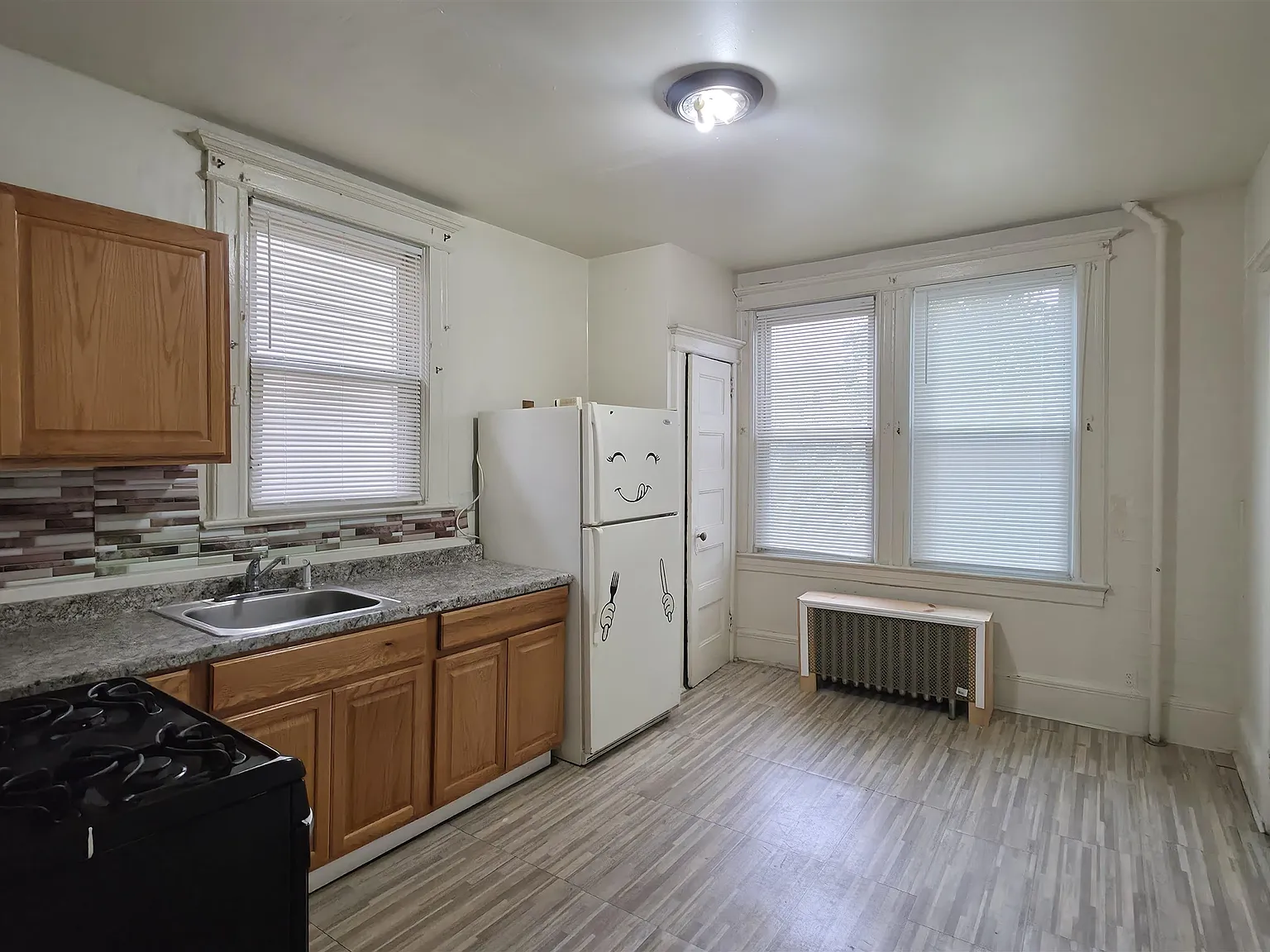 3 bed, 1.0 bath, 1200 sqft, $2,700 — Photo 4