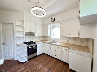 9 Cambridge Ave, Garfield, NJ 07026
