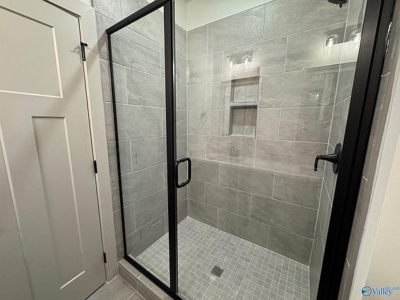 5th image of 1040 Maplehurst St