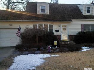 28 Harriet Rd, North Babylon, NY 11703