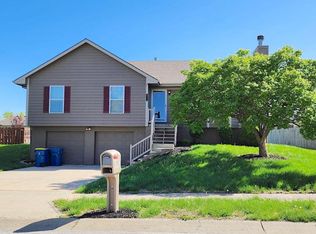 211 E 22nd St, Kearney, MO 64060