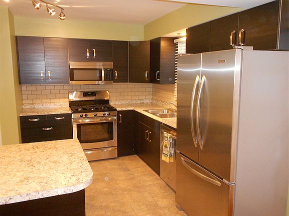 4th image of 28 Hilltop Dr
