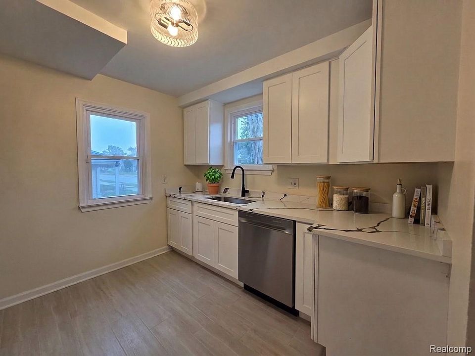 16039 Curtis St, photo 6