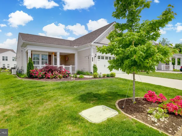 3 Long Beach Dr, Fredericksburg, VA 22406