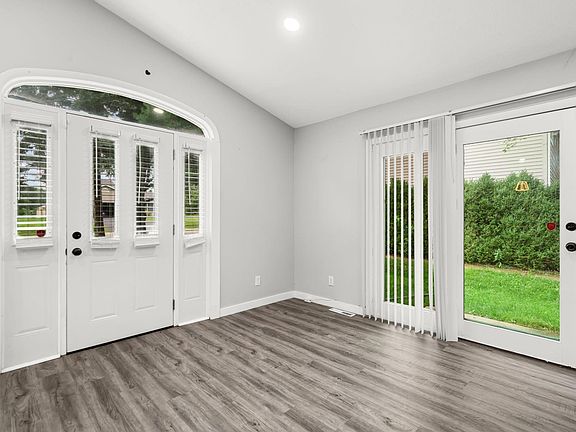 4th image of 112 Liverpool Dr SE