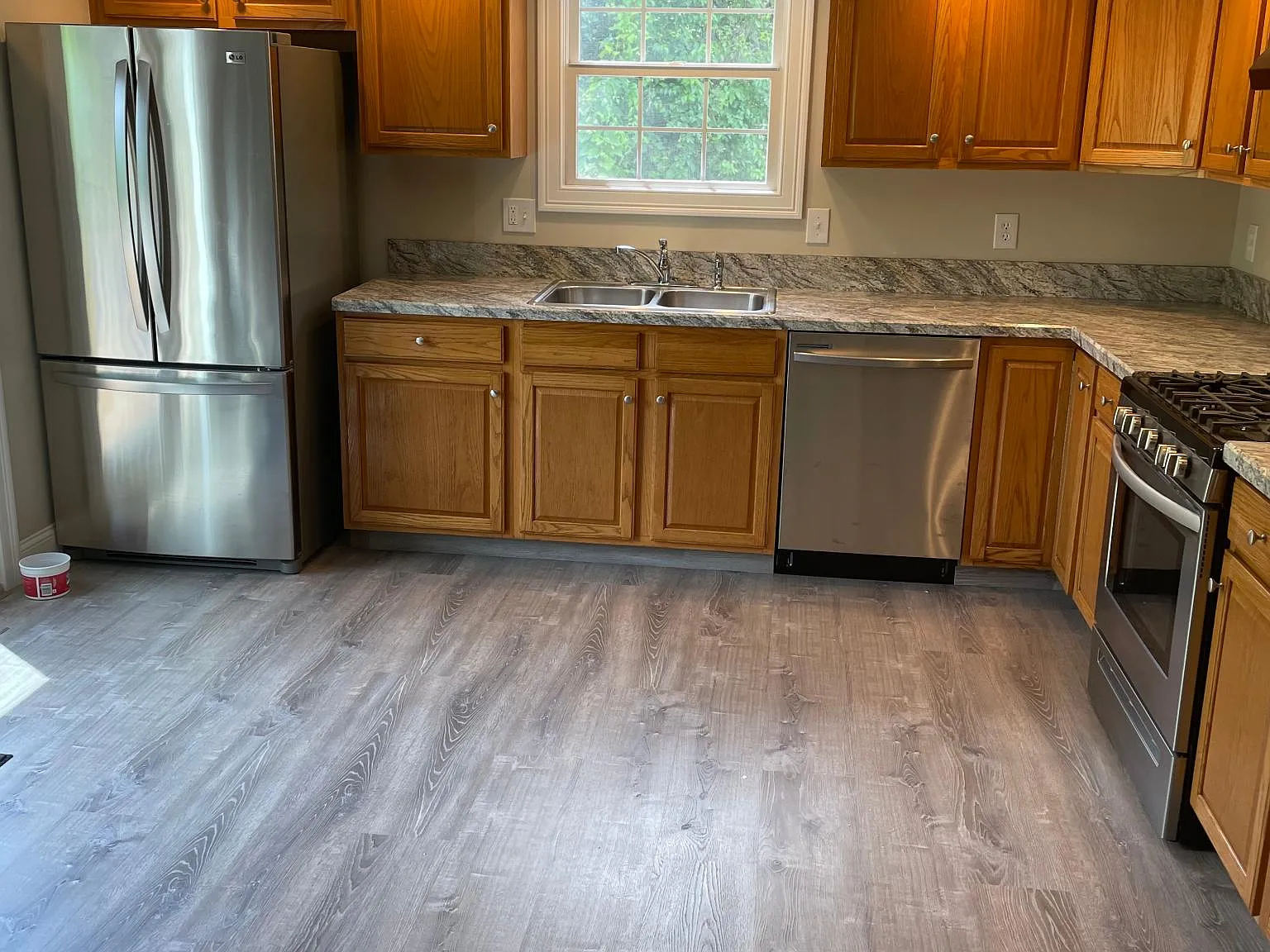 3 bed, 1.5 bath, 1400 sqft, $2,190 — Photo 4