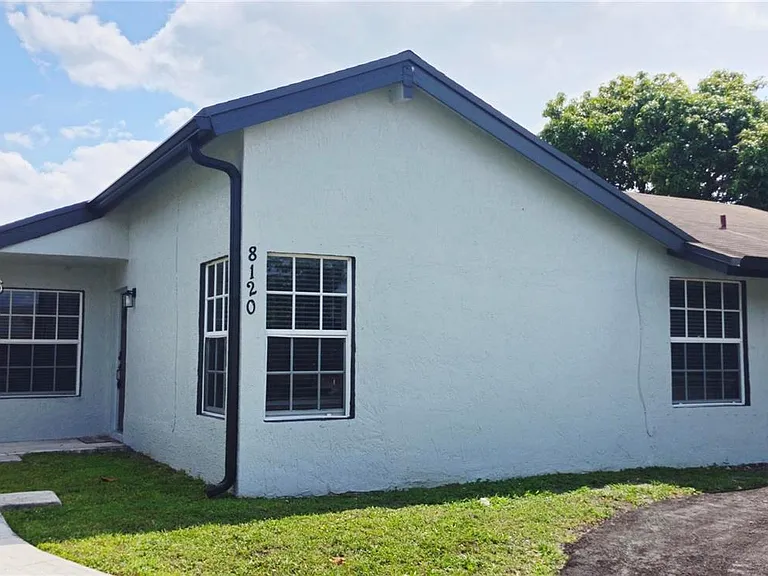 8120 SW 4th Ct — Photo 22