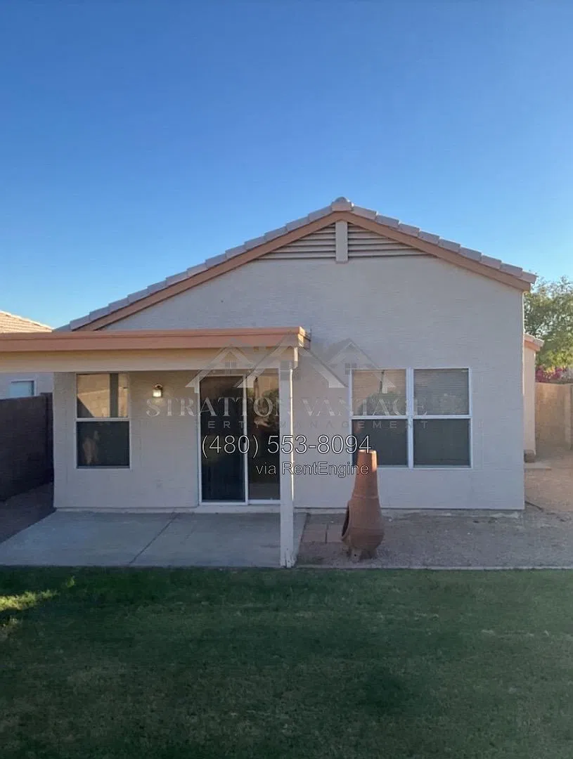 3 bed, 2.0 bath, 1377 sqft, $1,949 — Photo 2