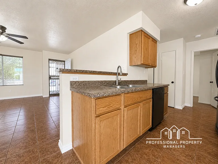 7042 E 36th Pl — Photo 6