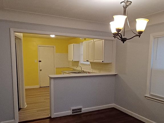 4th image of 17330 Strathmoor St