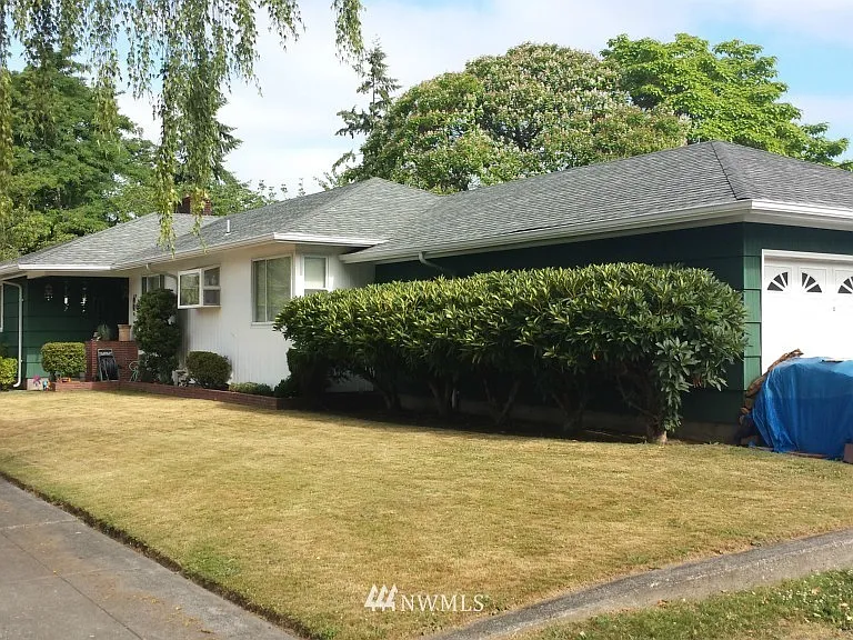 874 Broadway St — Photo 2