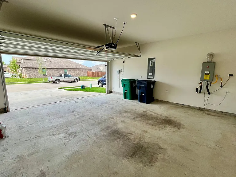 2304 Lattimore St — Photo 23