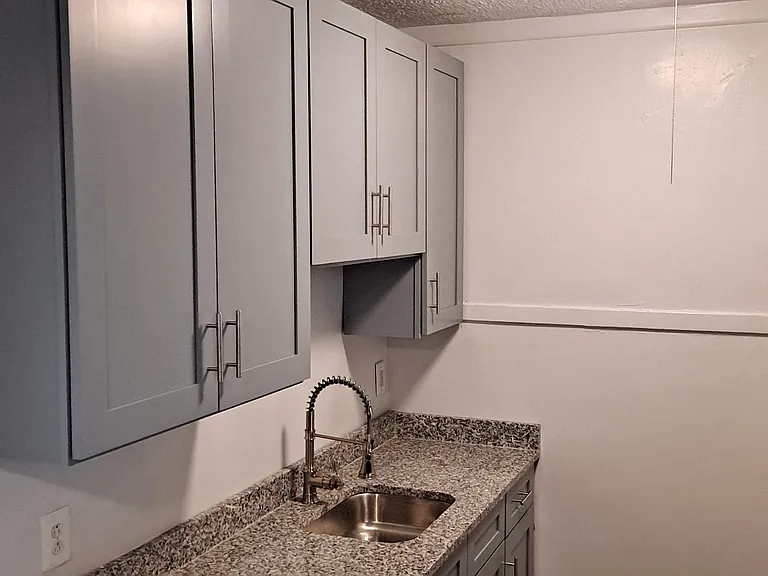 49th Street Apartments — Photo 7