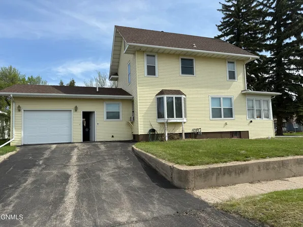 426 S Main St, Stanley, ND 58784