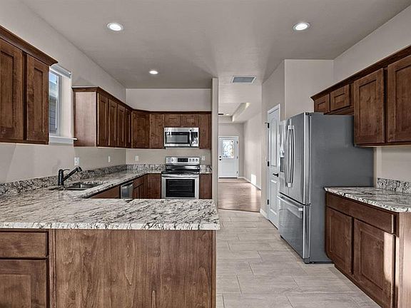 3rd image of 2105 Market Street