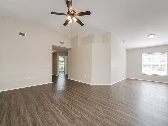 5th image of 224 Kingshill Ct SE