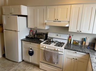 10427 Dearlove Rd APT A2, Glenview, IL 60025