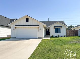 2512 Berkshire Dr, Garden City, KS 67846