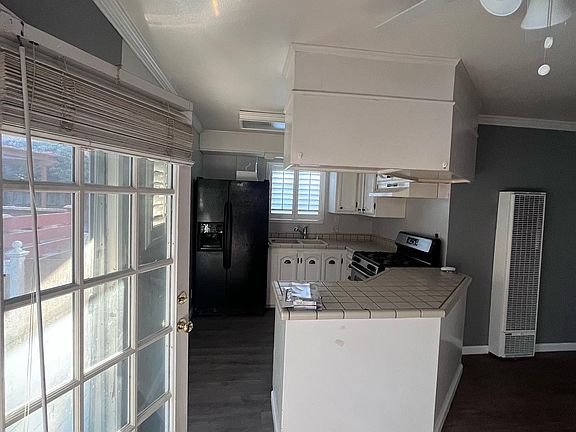 4th image of 242 N Claremont Ave