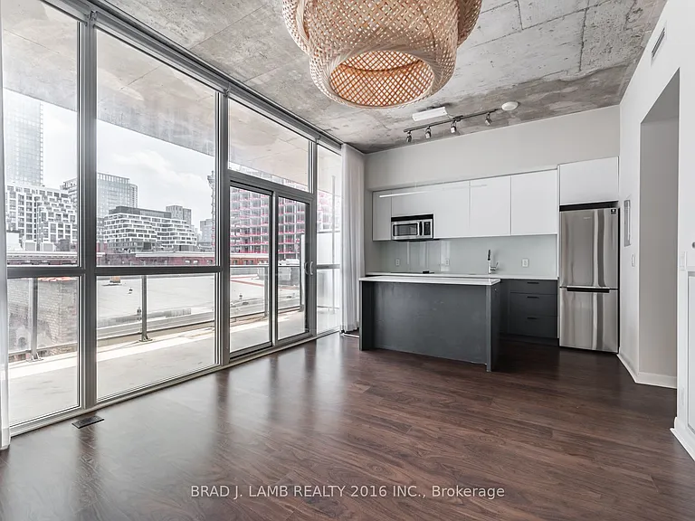 478 King St W #512 — Photo 12