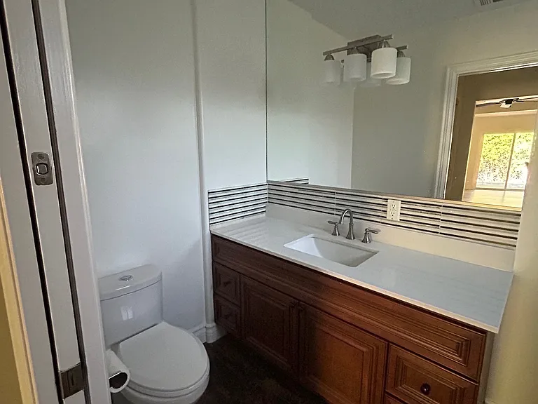 5400 Garden Grove Ave — Photo 10