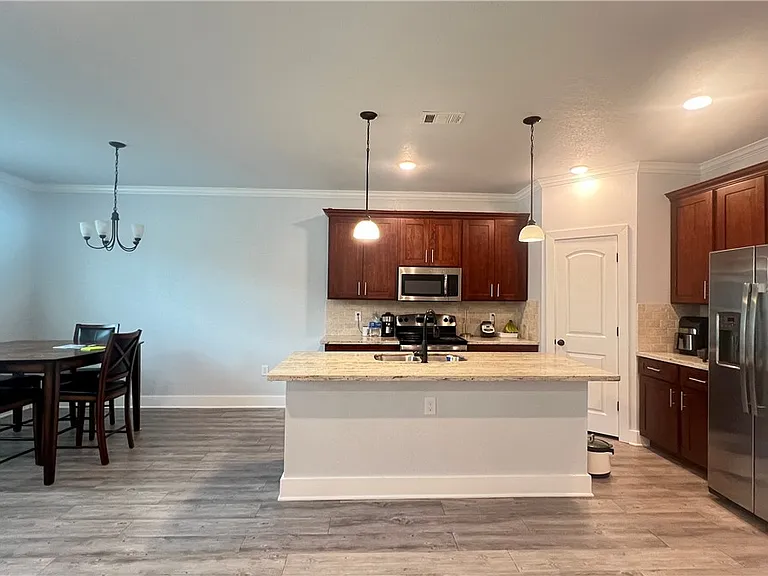 2126 Crescent Pointe Pkwy — Photo 3