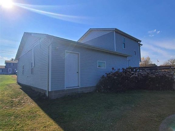 5th image of 46690 Winston Dr