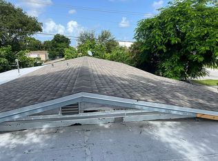 1271 NE 207th St, Miami, FL 33179