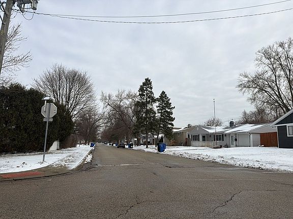 5th image of 18 Birch St