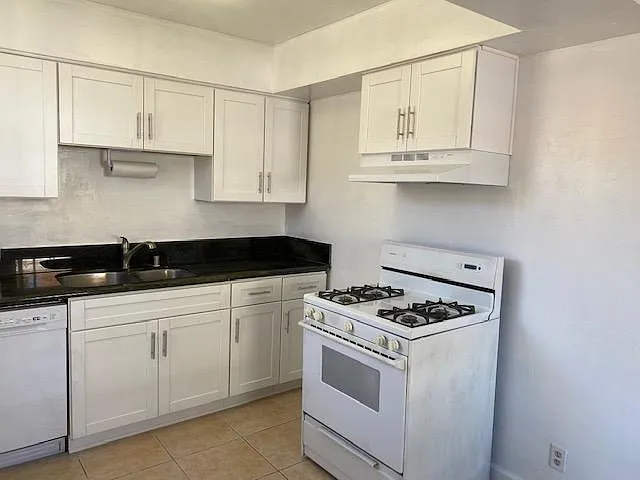 7004 1/2 Hazeltine Ave #4 — Photo 5