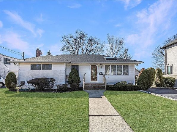109 Nassau Dr