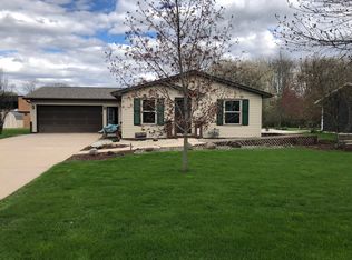 617 Sunrise Dr, Ripon, WI 54971