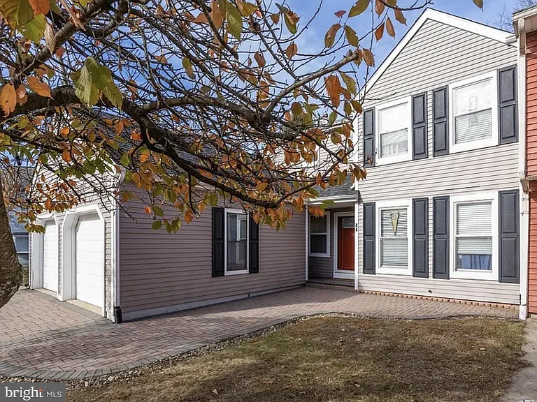 44 Brambling Ln — Photo 2