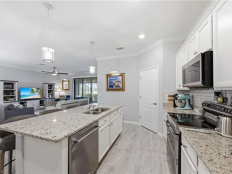 19584 Utopia Ln — Photo 4