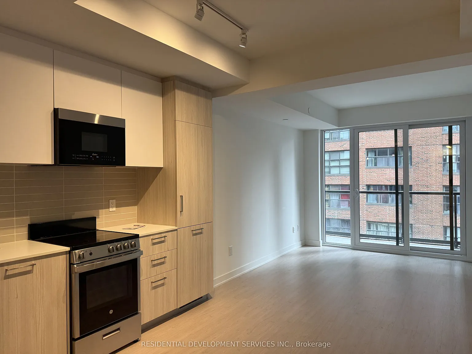 Ivy Condos — Photo 3