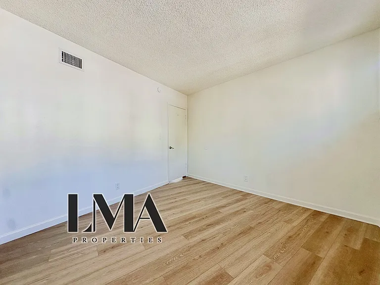 1830 N La Brea Ave #7A — Photo 27