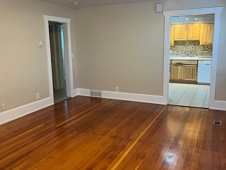 2622 S Green St — Photo 5