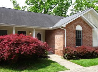 2 Seneca Rd, Huntington, WV 25705