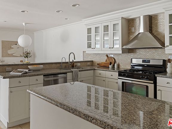 3rd image of 6221 Monterey Rd APT 205