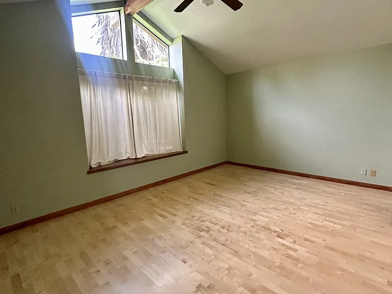 1006 Valencia Ave — Photo 14