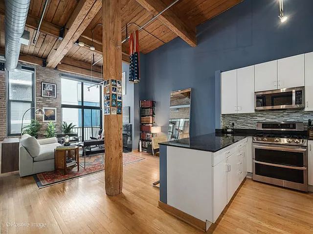 300 W Grand Ave #601 — Photo 17