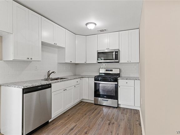4th image of 129 20th Ave E