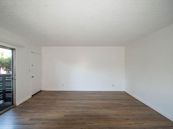 4th image of 12142 Burbank Blvd APT 3