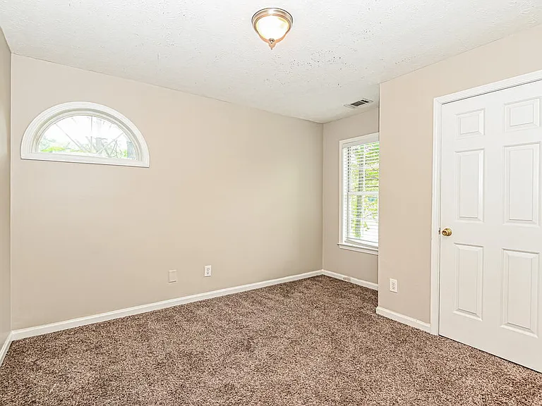 706 Hearthstone Xing — Photo 15