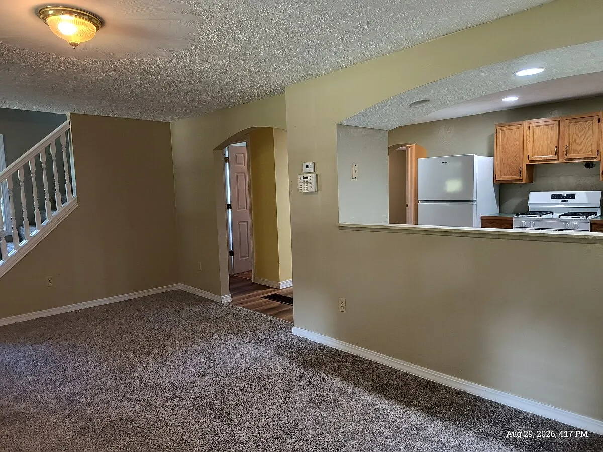 1129 White Pond — Photo 3