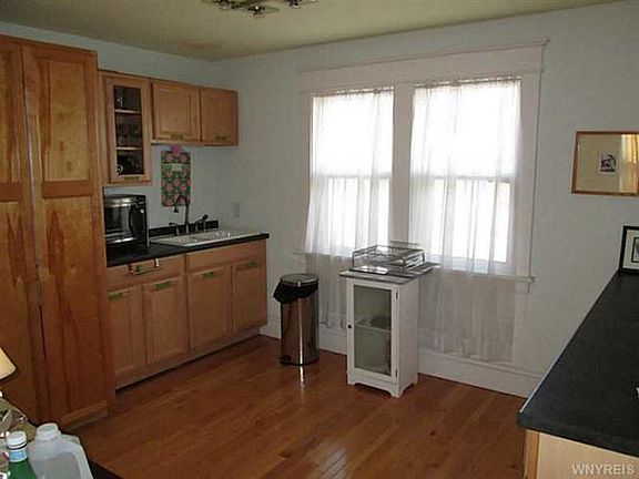 2nd image of 40 Lasalle Ave