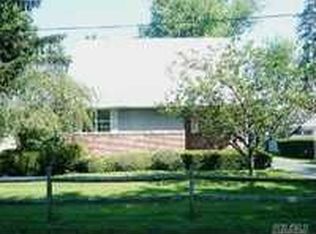 23 Dundee Ave, Babylon, NY 11702