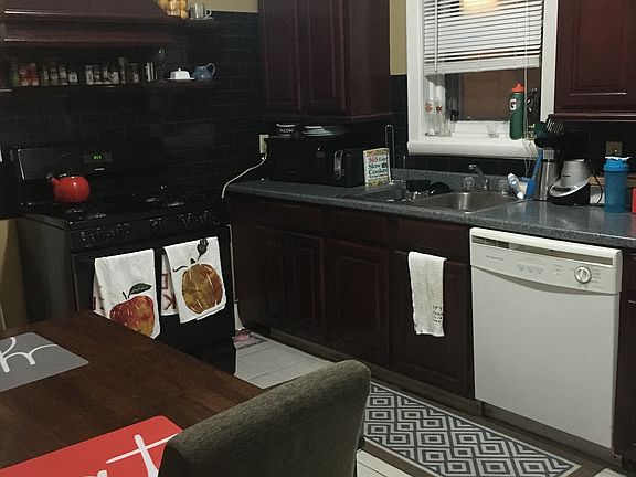 4th image of 364 Bryant St