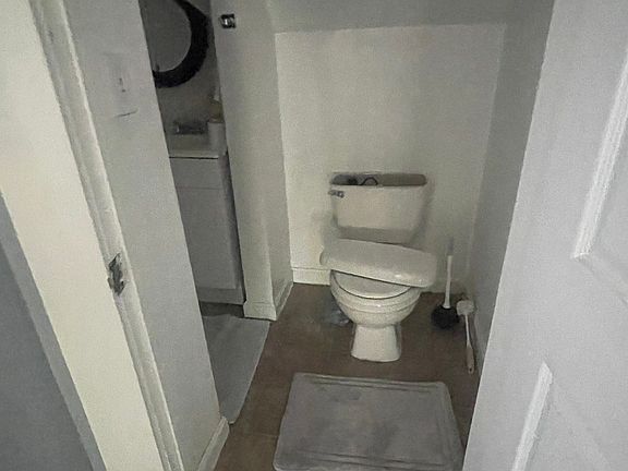 4th image of 240 Lincoln St #3